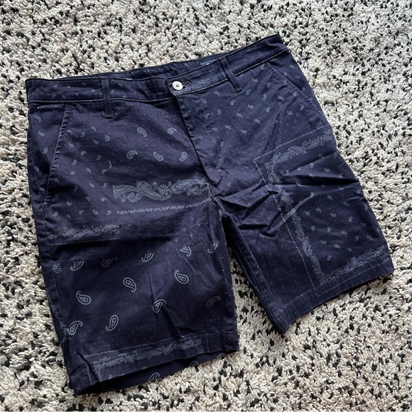 Adriano Goldschmied AG The Wanderer Shorts Navy Blue Bandana Print Stretch 36 - Picture 3 of 12